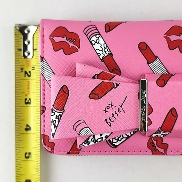 Betsey Johnson Clutch Wallet Zip Around Barbie Pink Lipstick Bow Faux Leather - Picture 15 of 16
